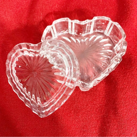 Unbranded Clear Cut Heart Shaped Glass Trinket Box with Lid Starburst Valentines - Picture 4 of 12